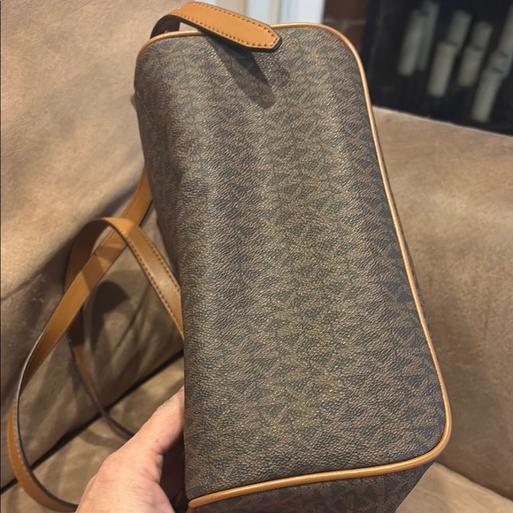 Michael Kors Monogram Backpack - New Without Tags - Picture 8 of 14